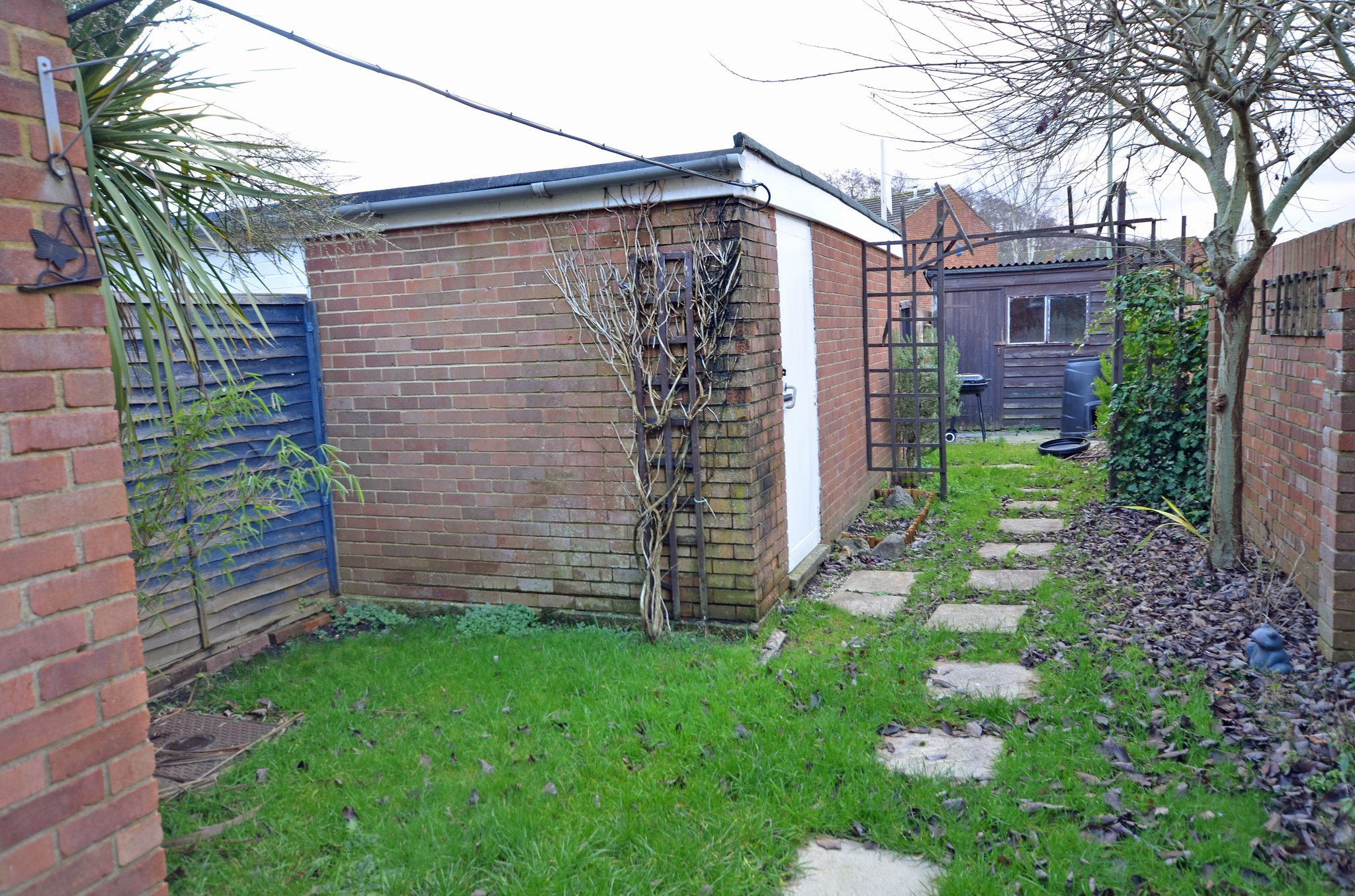 Pinewood Park, Farnborough Luff & Wilkin Property Specialists