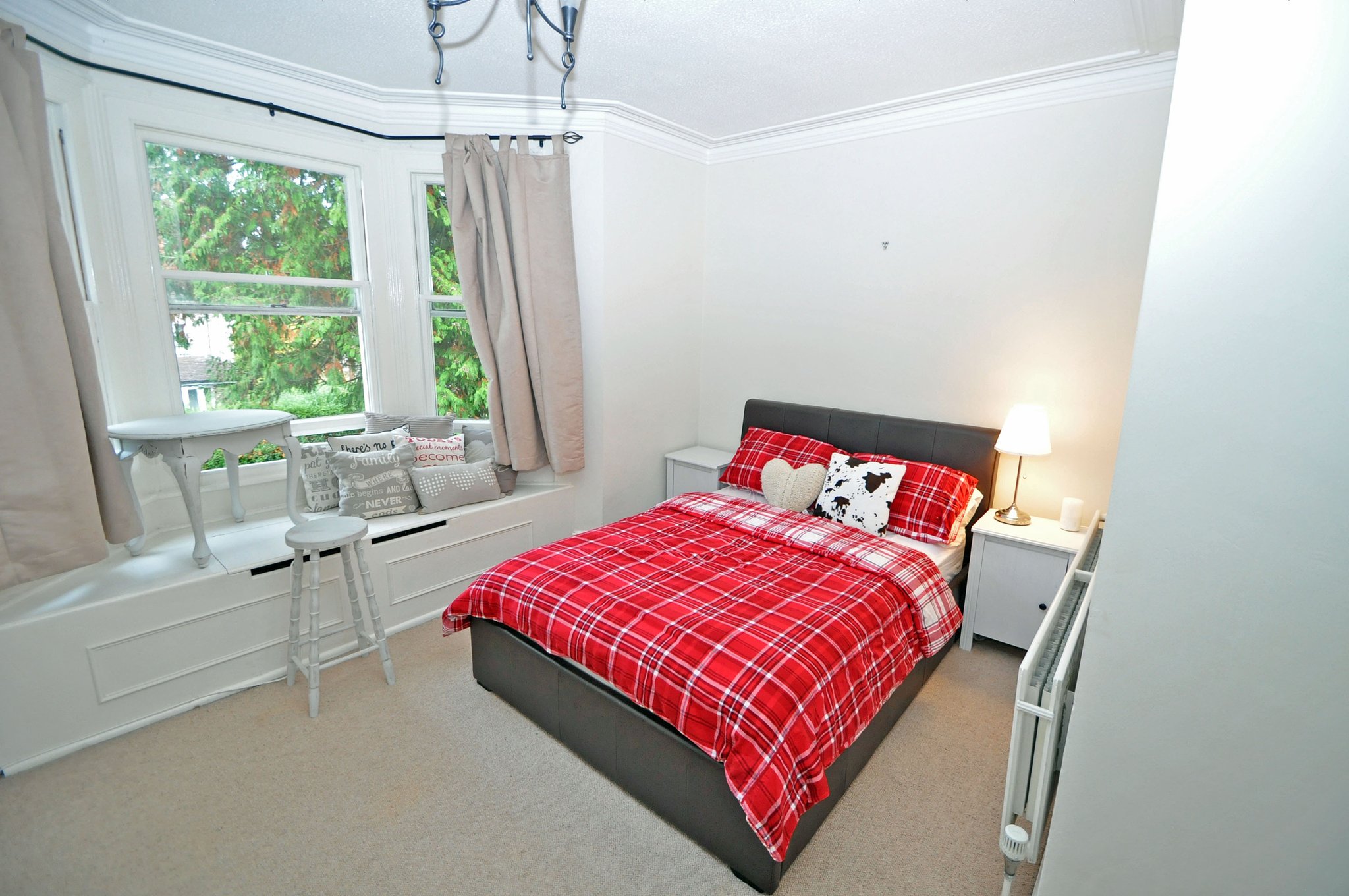 Aldershot Road, FLEET Luff & Wilkin Property Specialists