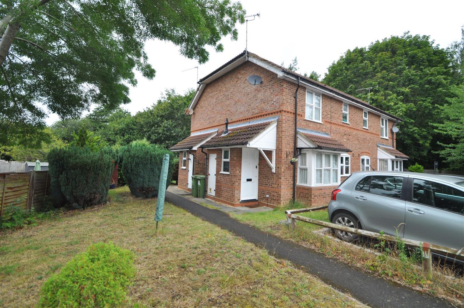 Ruth Close, Farnborough Luff & Wilkin Property Specialists