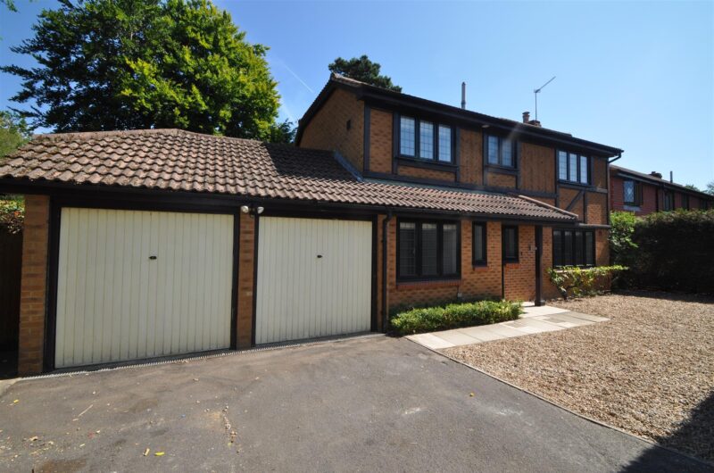 Badgers Copse, Camberley Luff & Wilkin Property Specialists