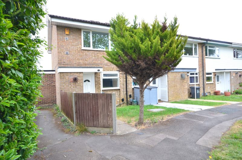 21 Loddon Way, Ash