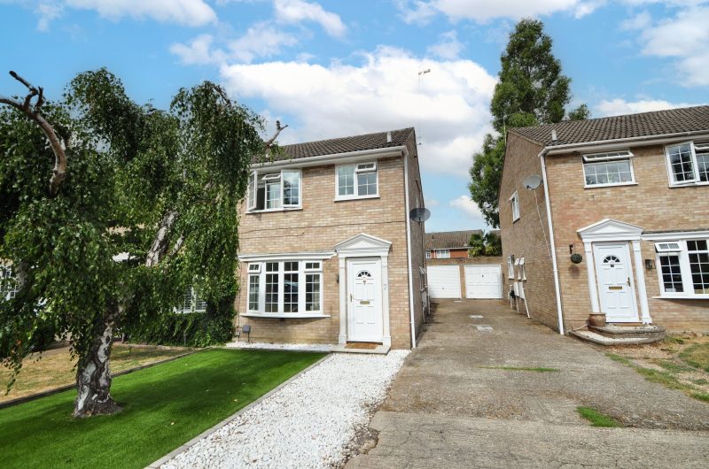 Hadleigh Gardens, Frimley Green